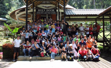 Students from Holy Trinity Church make pilgrimage to Mt Singai