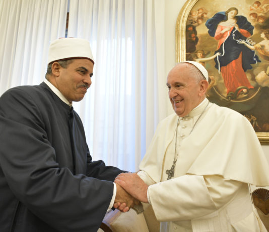 On 9/11, pope greets Vatican, Muslim leaders promoting world peace