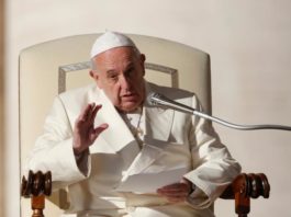 Trust in Christ, not in psychics, sorcerers, Pope says at audience