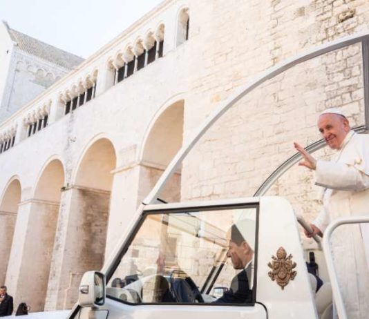 Pope Francis on Middle East: War should never be considered normal