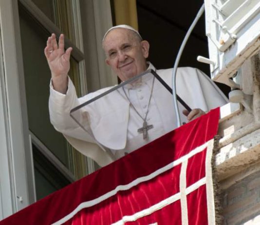 Pope Francis asks young people to ‘send a hug’ to the elderly