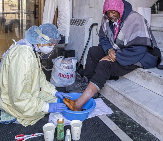 World Day of Poor initiatives adapt to pandemic, Vatican official says