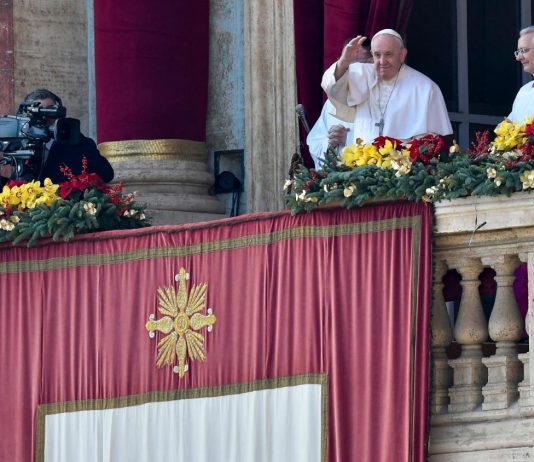Pope at Christmas Urbi et Orbi: ‘The Lord’s birth is the birth of peace’