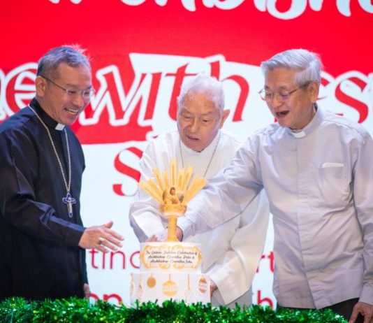 鐘萬庭榮休總主教和夏長福荣休總主教難忘的雙金禧慶典