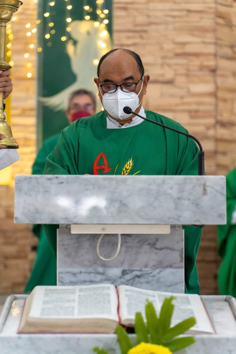 Fr Lazarus Swinie installed as Rector of St Theresa’s Church Serian