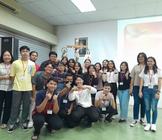 CMM Confirmation Students attend Life in the Spirit Seminar