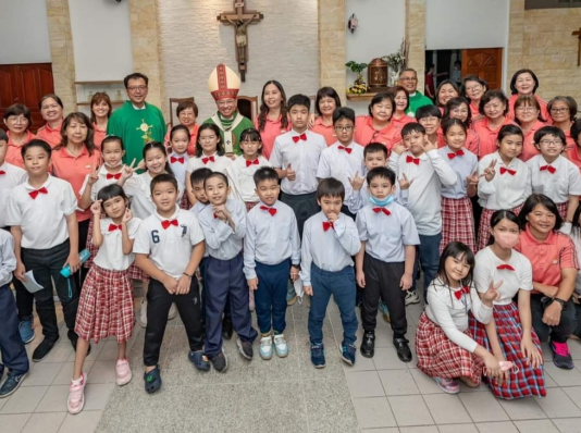 肯雅蘭聖三堂兒童禮儀組慶祝十六周年舉行儿童弥撒