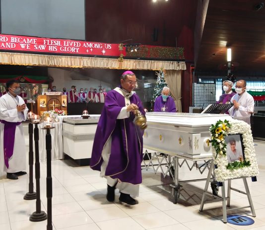 Archbishop Simon Poh pays tribute to mum at Funeral Mass