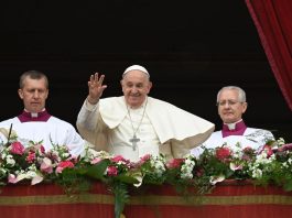 Pope Francis at Easter Urbi et Orbi: Christ is risen! All begins anew!