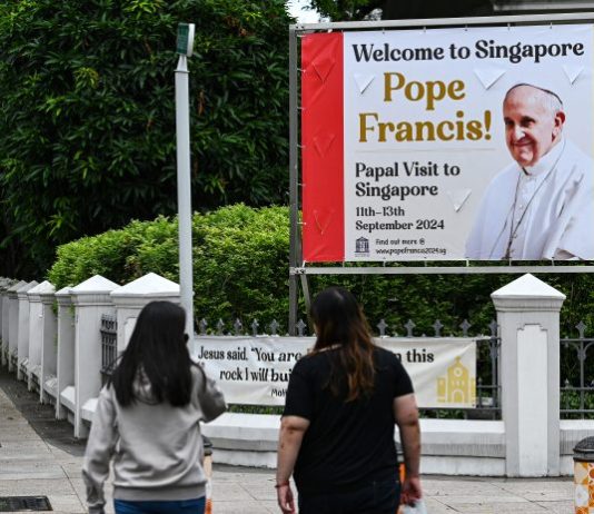 Students greet Pope Francis with art in Singapore