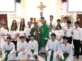 古晋肯雅兰圣三堂主日学中英联合坚振弥撒