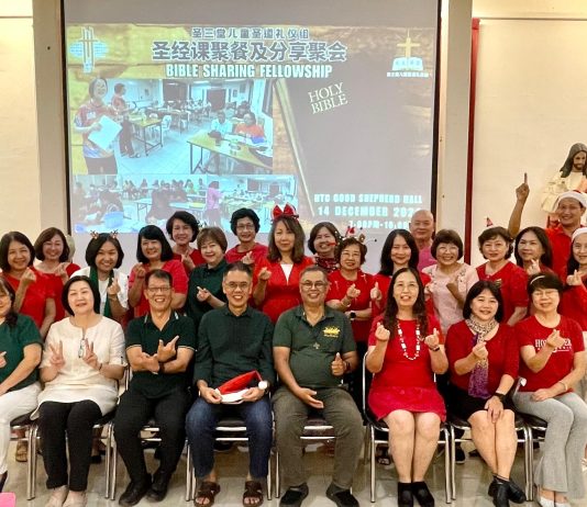 古晉聖三堂兒童聖道禮儀組聖經分享聚餐