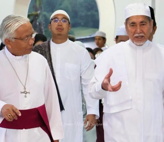 Sarawak religious leaders join governor for breaking of fast at Astana Negeri