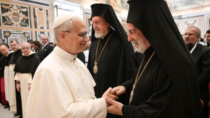 Pope Leo XIV receives participants in the Symposium “Nicaea and the Church of the Third Millennium- Towards Catholic-Orthodox Unity” (@Vatican Media)