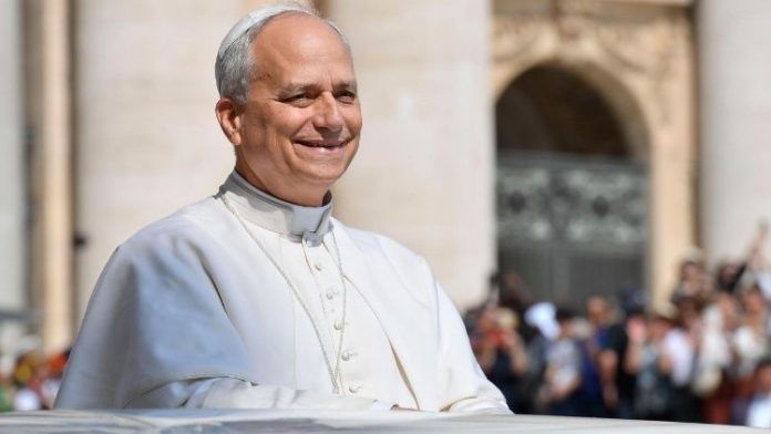 Pope Leo XIV smiles as he arrives at the Wednesday General Audience on June 11, 2025 (@Vatican Media)