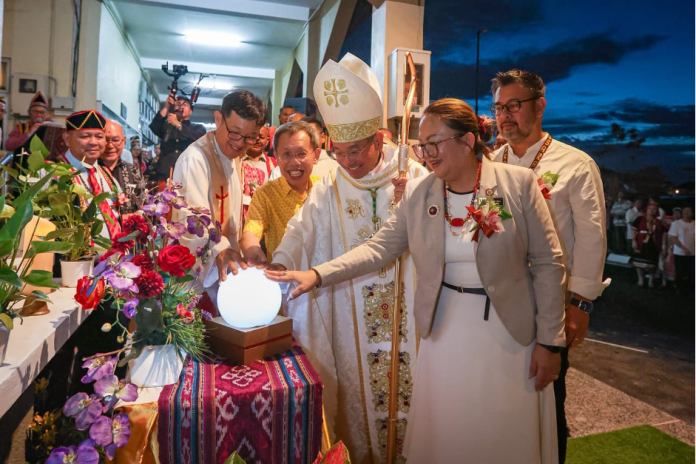 Launching of the electronic bell tower by Archbishop Dr Simon Poh (centre) together with (left to right) Fr Felix Au, Datuk Amar Dr Sim Kui Hian and Dato Georgina Appia Ngau.