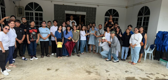 Gambar kumpulan sempena Program Jualan Amal Belia Mt Hosanna. Program ini dianjurkan untuk mengumpul dana bagi aktiviti kebajikan. Ribuan terima kasih diucapkan kepada semua yang terlibat. Kerjasama dan komitmen anda amat dihargai.