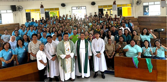 Rev. Fr. Sylvester Ngau and Rev. Fr. Henry Saleh with the pilgrims from Miri and parishioners.