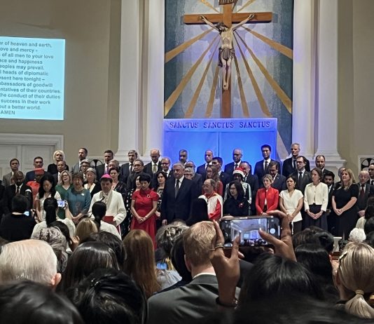 Heads of diplomatic missions in Singapore commit to work for peace at choral concert