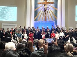 Heads of diplomatic missions in Singapore commit to work for peace at choral concert