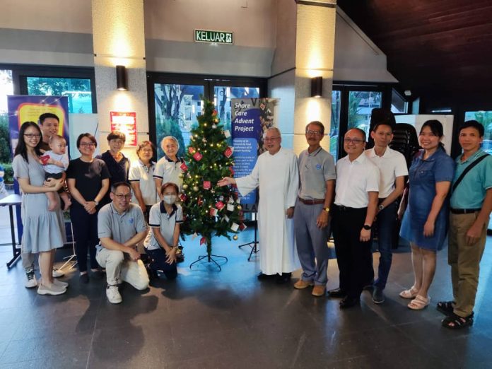 Rev Fr Nicholas Ng introducing the Advent Wishing Tree.