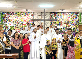 Perjalanan Salib arrives at Holy Family Church, Lapok