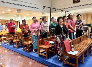 Singapore’s Peranakan Catholics mark Chinese New Year in colourful style