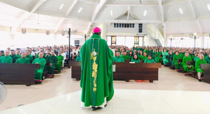 TIDAK CELA… Uskup Agung Simon menyampaikan homili beliau tentang ciri seorang pimpin Katolik berdasarkan 1 Timotius 3:2-4.