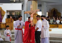 Good Friday: Archbishop Simon Poh Calls Faithful to Become ‘Bearers of Mercy’ in a Wounded World