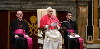 Pope urges new ambassadors to contribute to ‘greatly-needed peace’