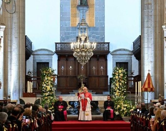 Pope in Canary Islands: Remain united through the Cross and the Eucharist