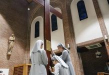 Korean religious congregations honor World Youth Day symbols
