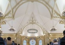 Flower-strewn Eucharistic procession to celebrate Corpus Christi