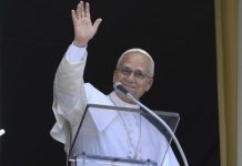 Pope: Even in our darkest moments, Jesus does not abandon us