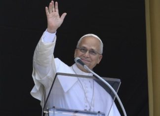 Pope: Even in our darkest moments, Jesus does not abandon us