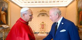 For first time in 500 years, pope and king of England bestow religious titles on each other