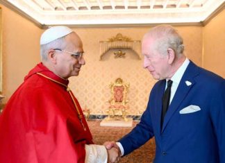 For first time in 500 years, pope and king of England bestow religious titles on each other